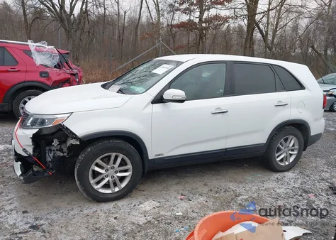 2015 Kia Sorento Lx z USA, uszkodzony, nr VIN 5XYKTCA61FG650057